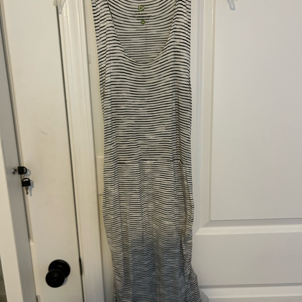 White and black striped summer dress - Picture 2 of 3
